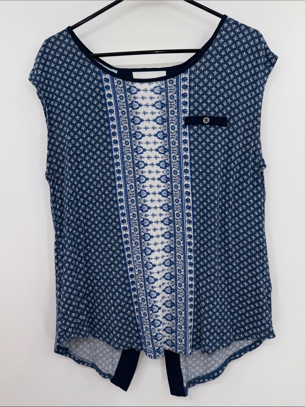 Maurice’s Sleeveless Print Top With Button Closure Detail on Back Size M
